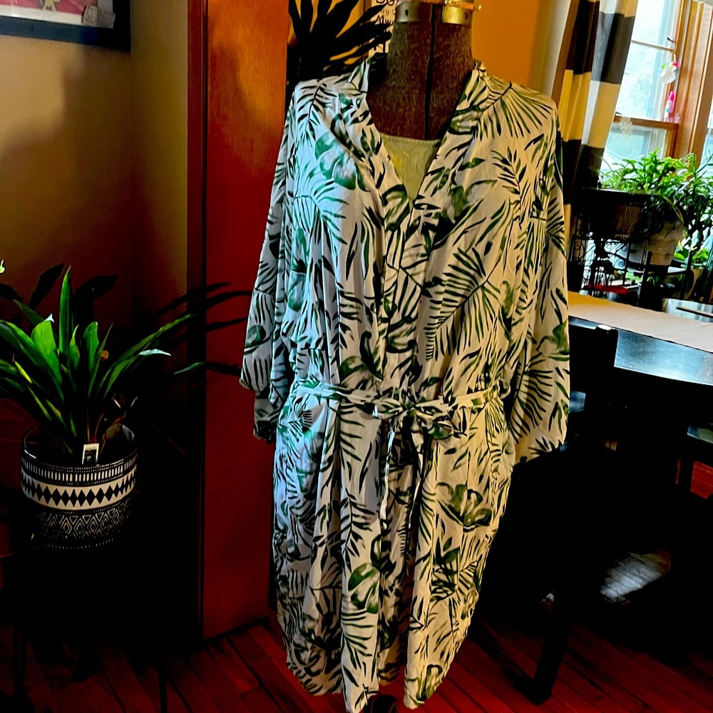 Lightweight robe with a tie